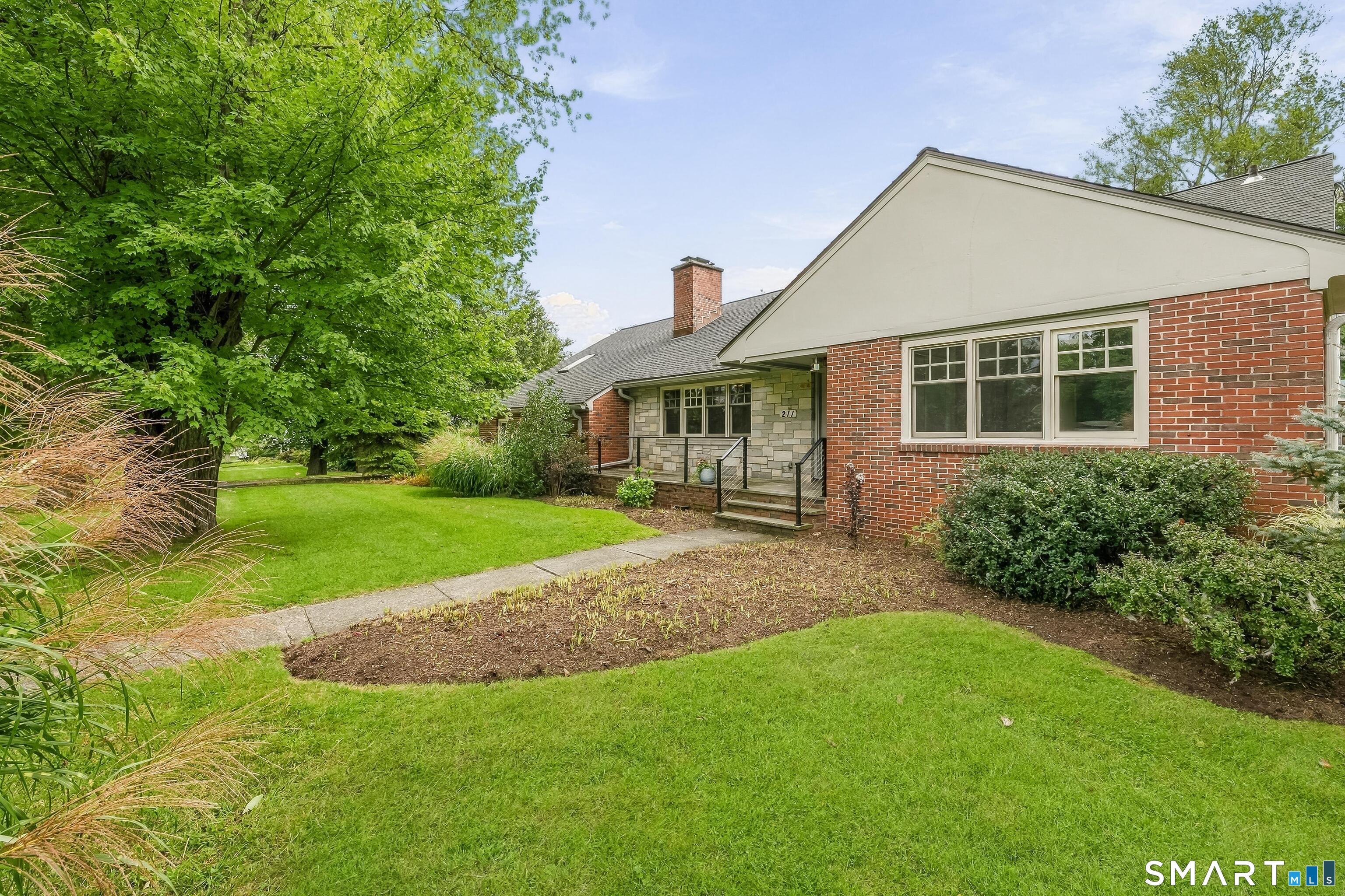 211 Old Farm Road Fairfield, CT 06825 - Photo 2 of 40 Gallery Image 2