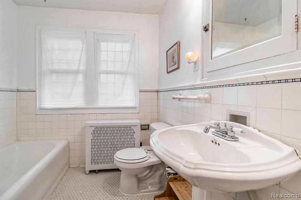 1332 Bedford Road Grosse Pointe Park, MI 48230 - Photo 24 of 39