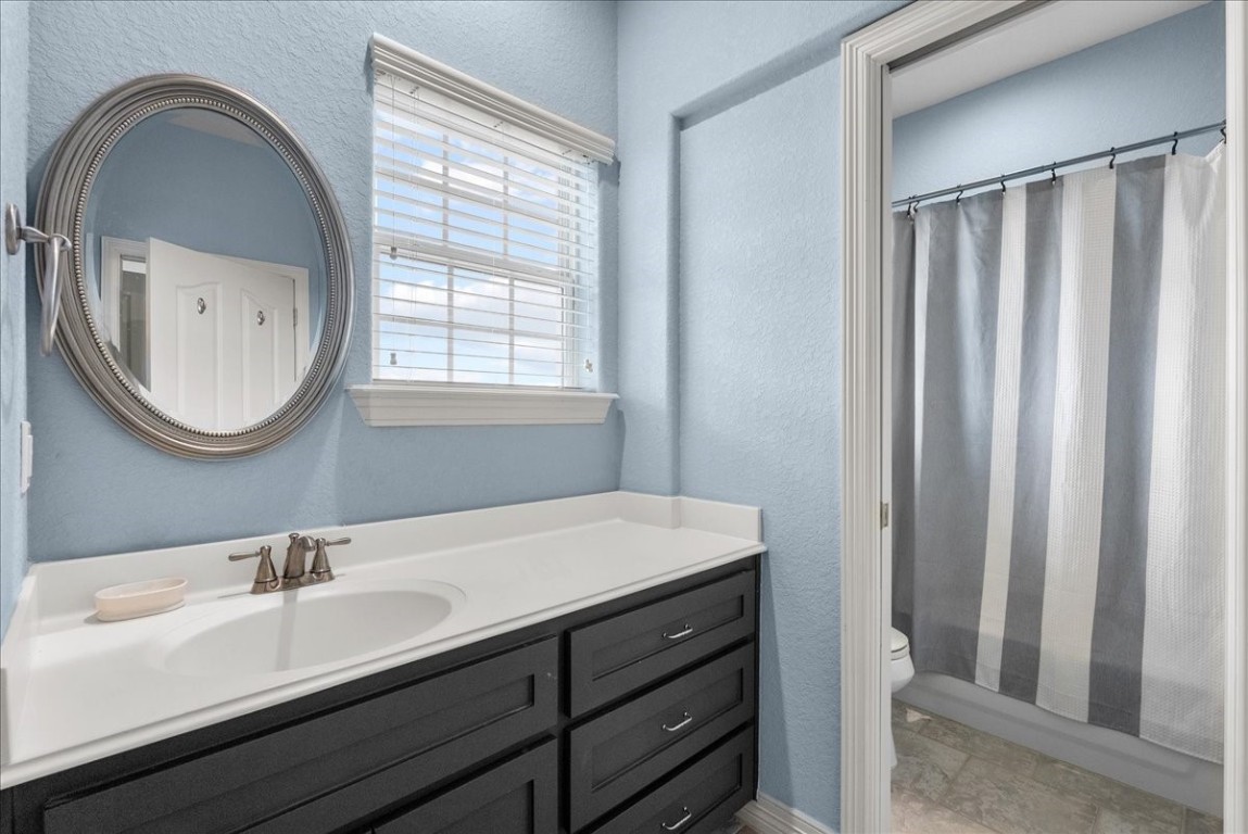 211 Tuna Run Freeport, TX 77541 - Photo 36 of 48 Upstairs shared bathroom.