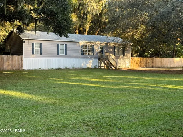 $275,000 | 97 State Rd S-7-165, St. Helena Island, SC 29920
