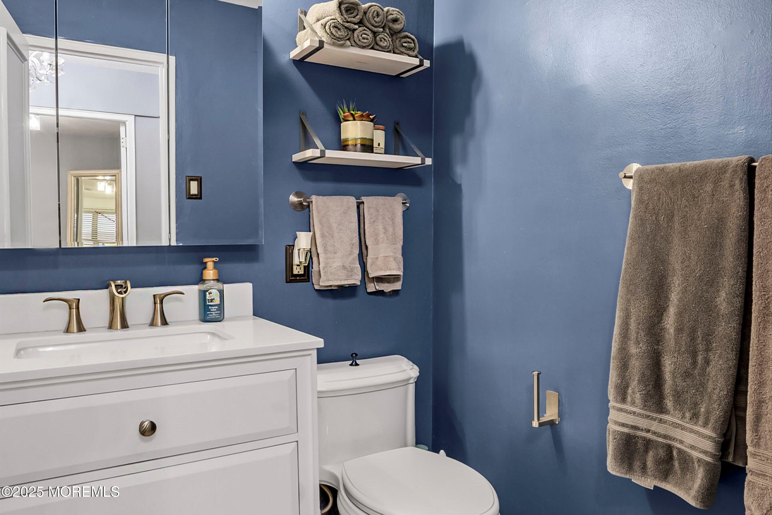 28 Riverside Avenue, Unit 1H Red Bank, NJ 07701 - Photo 22 of 55 Hall bathroom