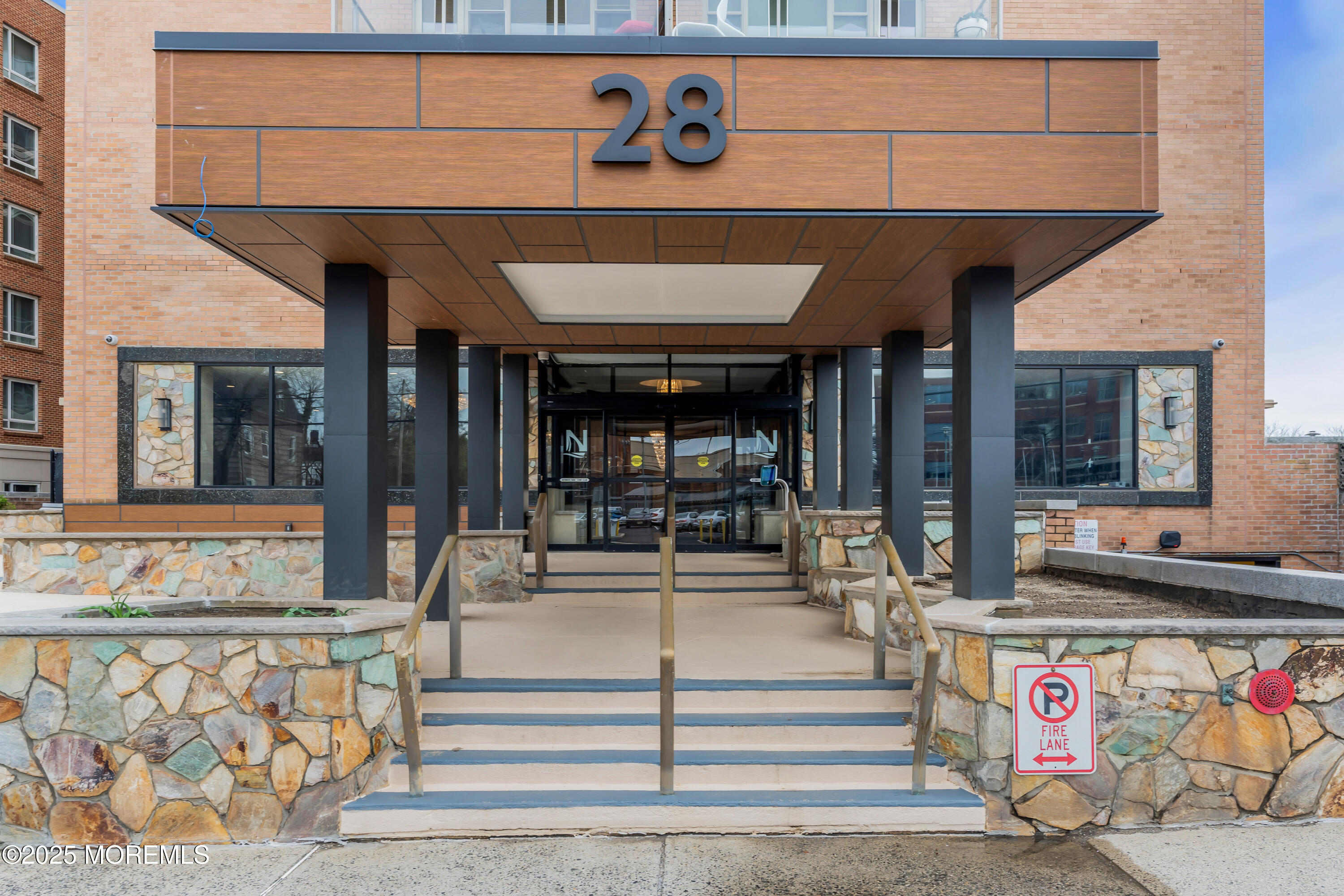 28 Riverside Avenue, Unit 1H Red Bank, NJ 07701 - Photo 25 of 55 Entrance