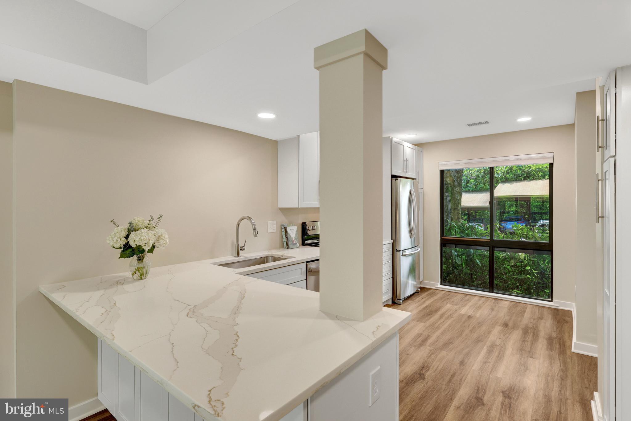 11640 Ivystone Court, Unit 2A2 Reston, VA 20191 - Photo 10 of 36 ML - Breakfast Bar