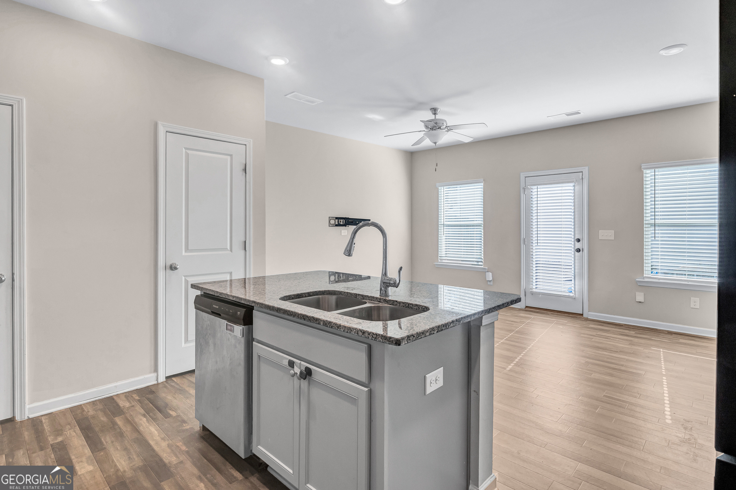 585 McWilliams Road Southeast, Unit 903 Atlanta, GA 30315 - Photo 11 of 36