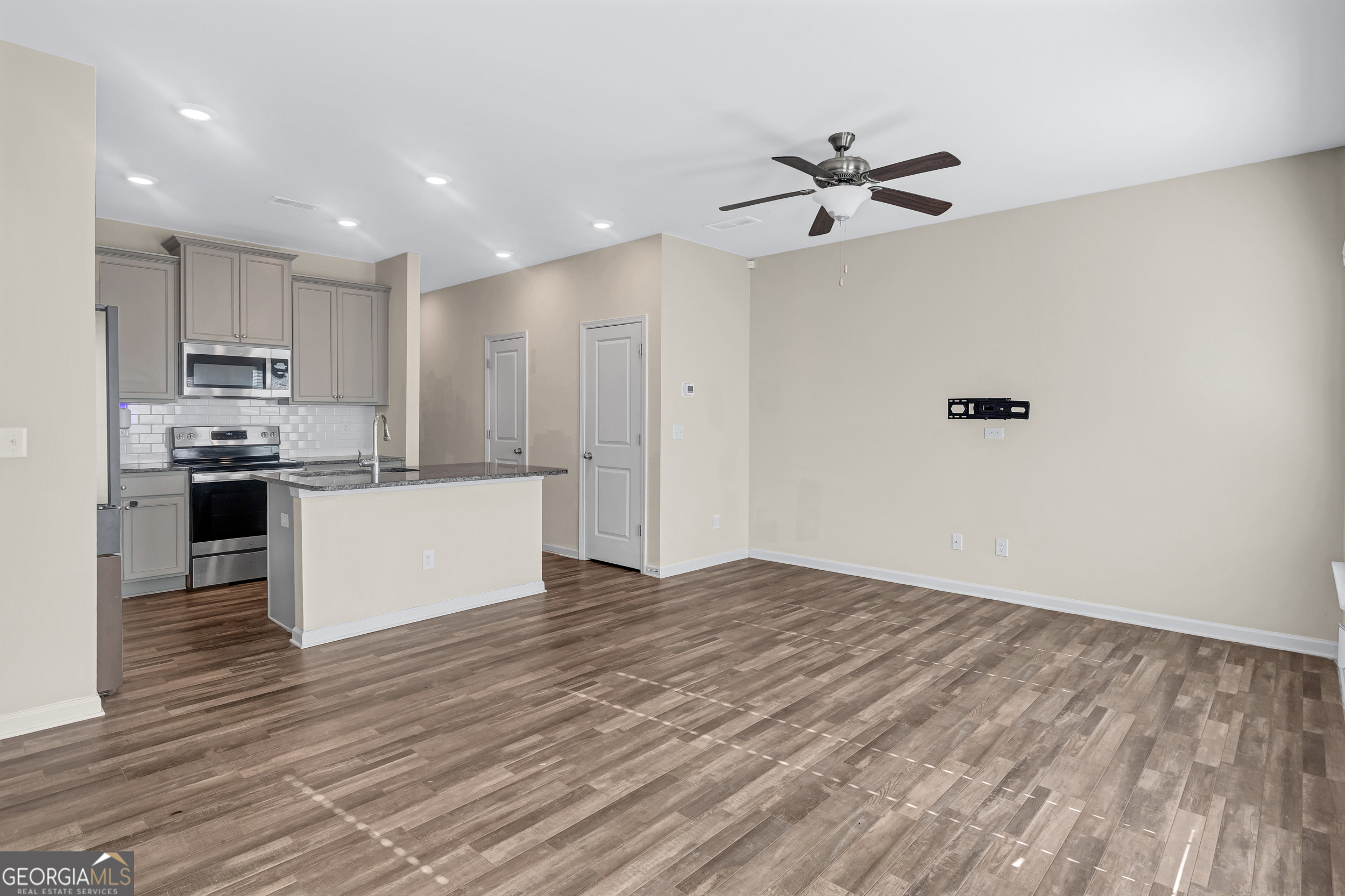 585 McWilliams Road Southeast, Unit 903 Atlanta, GA 30315 - Photo 14 of 36