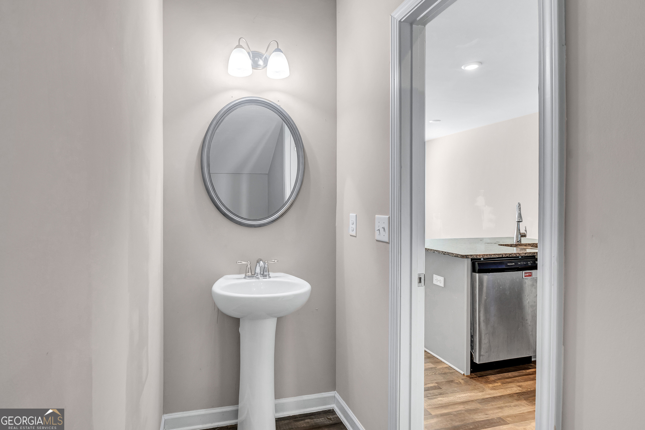 585 McWilliams Road Southeast, Unit 903 Atlanta, GA 30315 - Photo 18 of 36