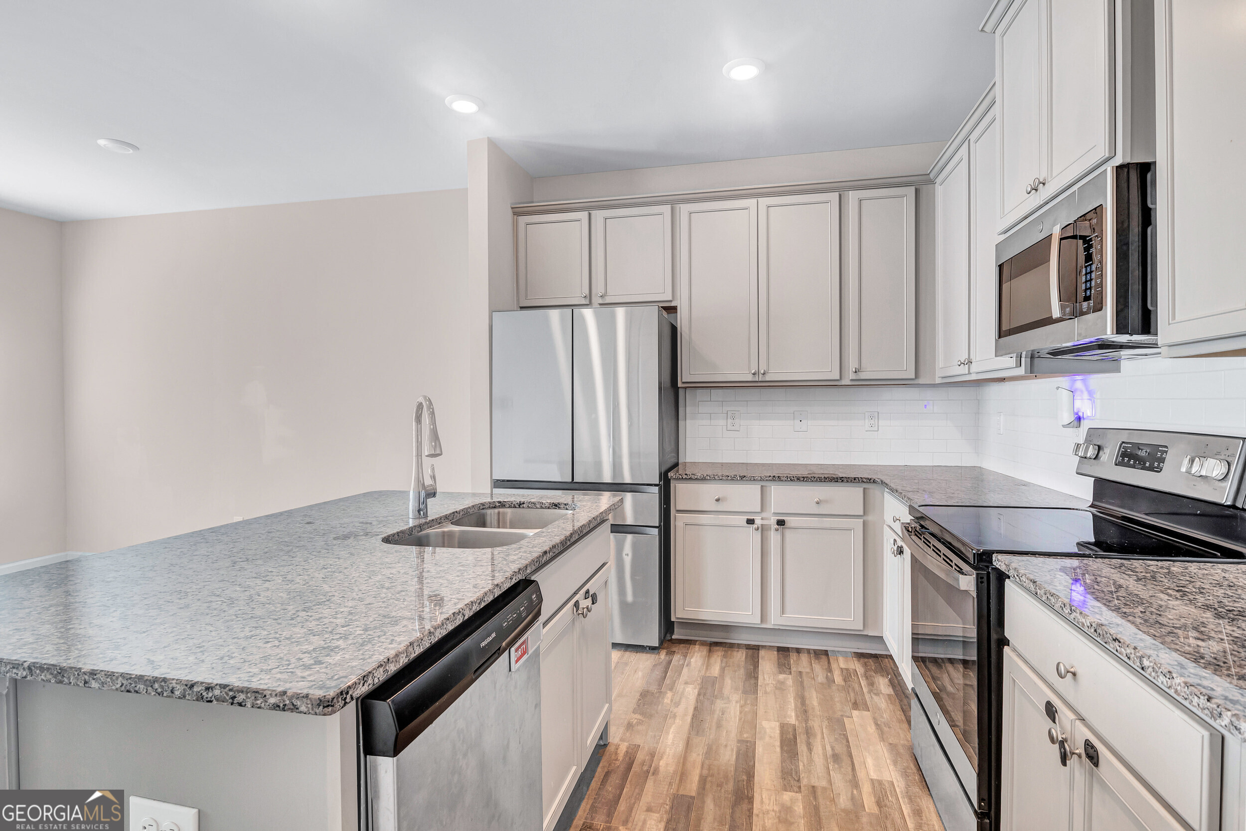 585 McWilliams Road Southeast, Unit 903 Atlanta, GA 30315 - Photo 7 of 36