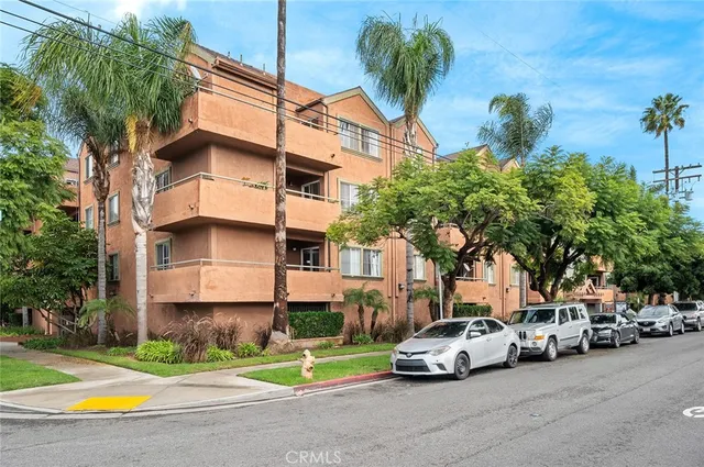 $475,000 | 2507 East 15th Street, Unit 204, Long Beach, CA 90804