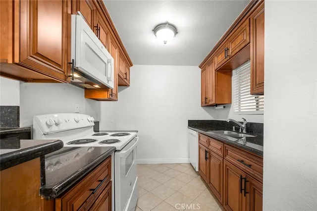 $475,000 | 2507 East 15th Street, Unit 204, Long Beach, CA 90804