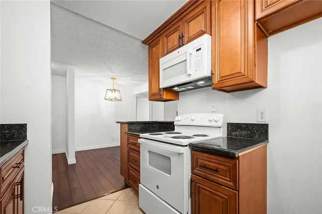 $475,000 | 2507 East 15th Street, Unit 204, Long Beach, CA 90804