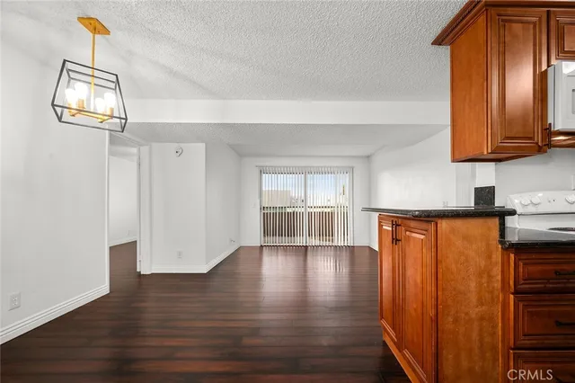 $475,000 | 2507 East 15th Street, Unit 204, Long Beach, CA 90804