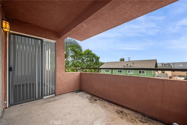 $475,000 | 2507 East 15th Street, Unit 204, Long Beach, CA 90804