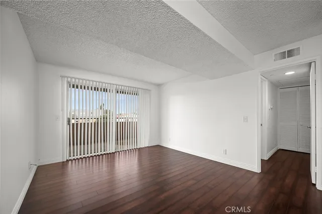 $475,000 | 2507 East 15th Street, Unit 204, Long Beach, CA 90804