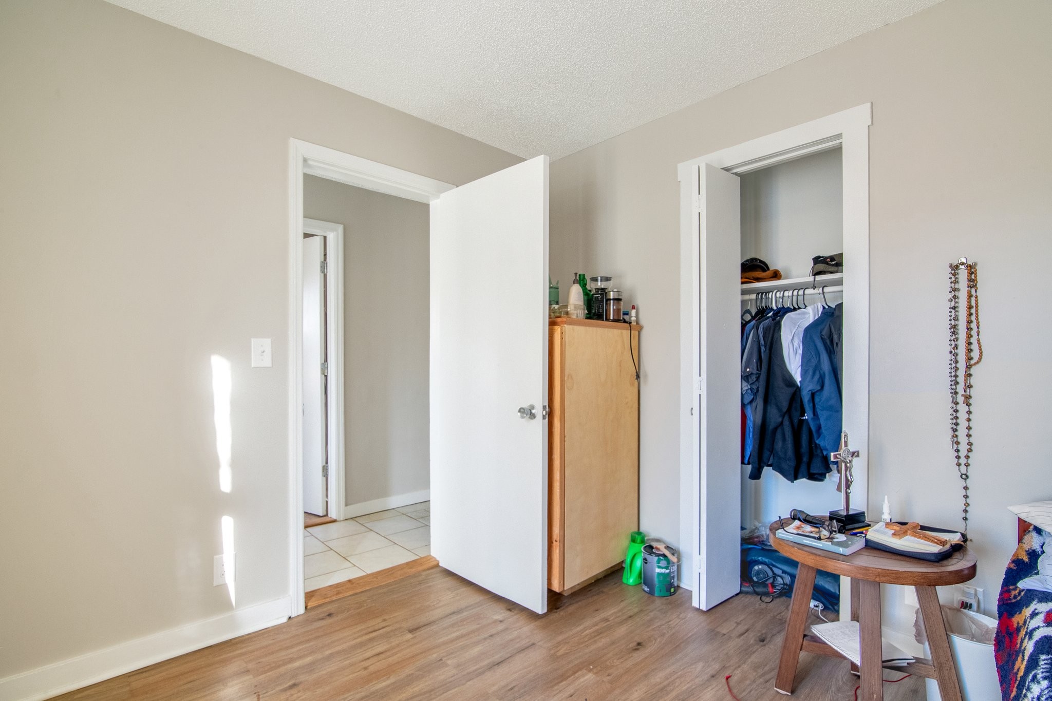 12252 Karo Road Bell Buckle, TN 37020 - Photo 24 of 25 a view of a hallway with furniture and wooden floor