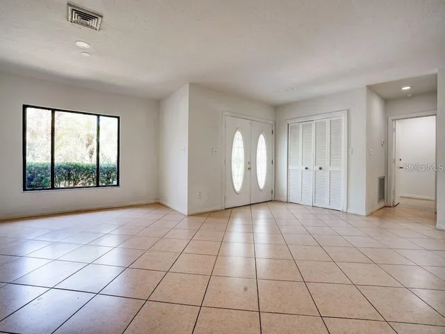 $2,200 | 5 Lakeview Drive, Haines City, FL 33844