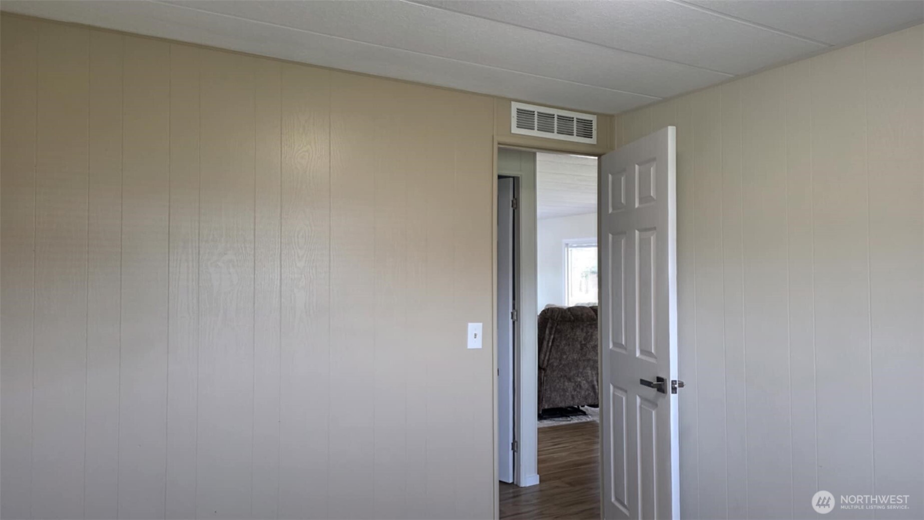 207 Ho Hum Lane Aberdeen, WA 98520 - Photo 20 of 22 a view of a hallway