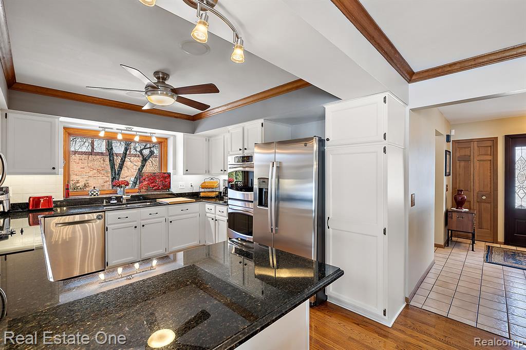 1276 Pembroke Drive Rochester Hills, MI 48307 - Photo 19 of 49
