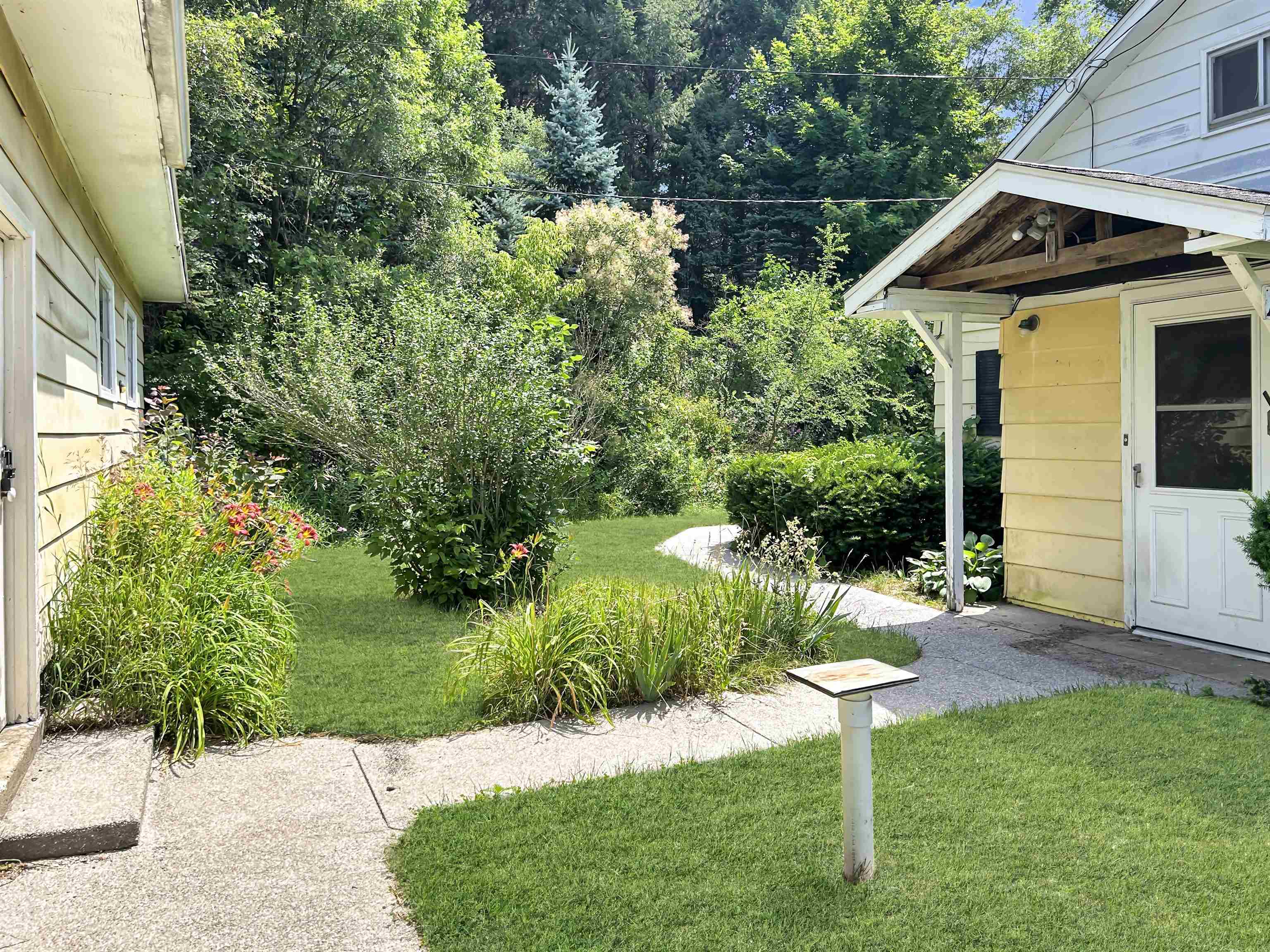 1198 Carlisle Road Traverse City, MI 49696 - Photo 3 of 16 1936578-544fb2ae-4cf9-4a79-bab3-13afcaedb5ac.JPG