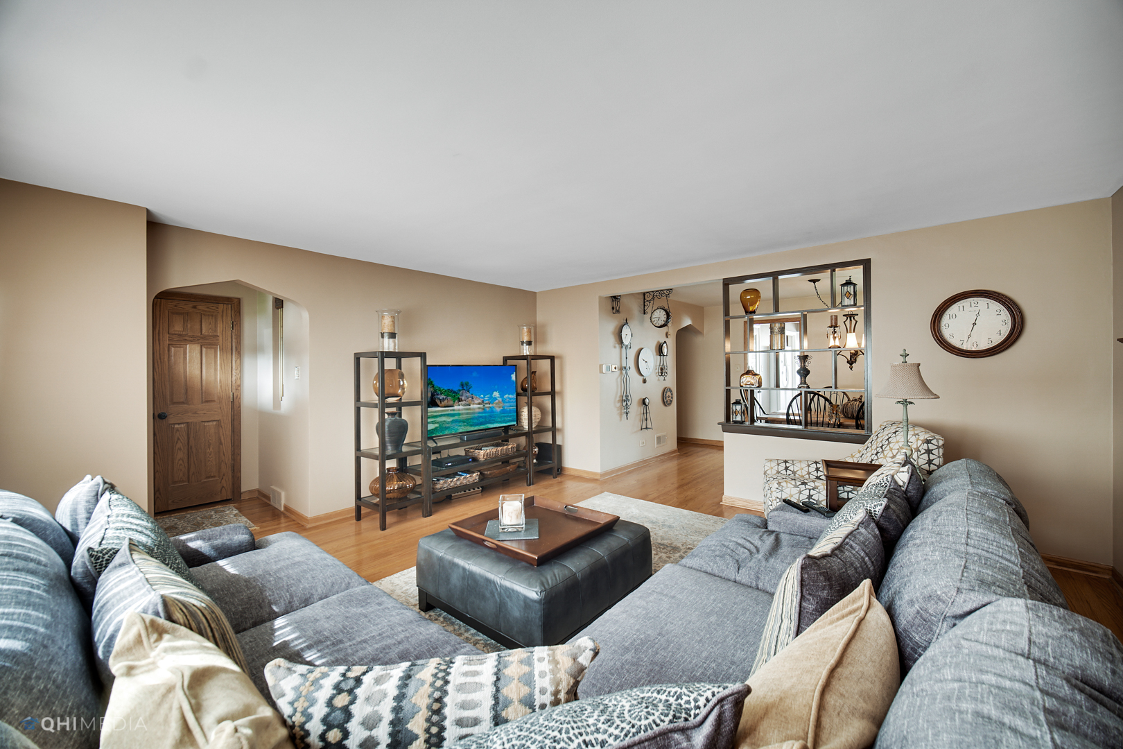 1730 Evergreen Road Homewood, IL 60430 - Photo 3 of 22 a living room with furniture and a flat screen tv