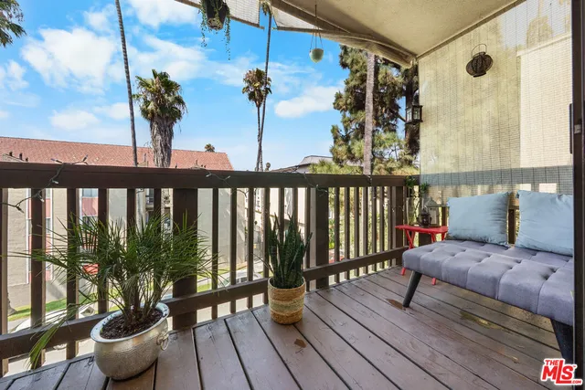 $529,000 | 525 South Ardmore Avenue, Unit 320, Los Angeles, CA 90020