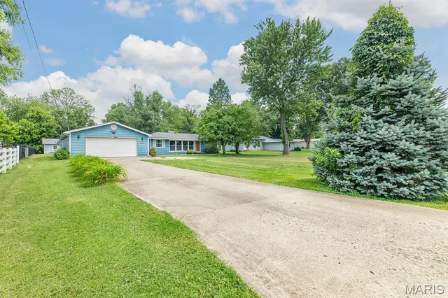 $239,000 | 250 Hi Pointe Place, East Alton, IL 62024