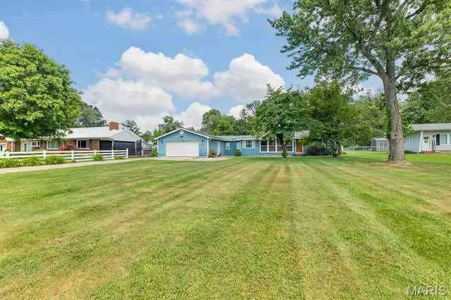 $239,000 | 250 Hi Pointe Place, East Alton, IL 62024