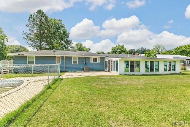 $239,000 | 250 Hi Pointe Place, East Alton, IL 62024