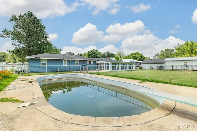 $239,000 | 250 Hi Pointe Place, East Alton, IL 62024