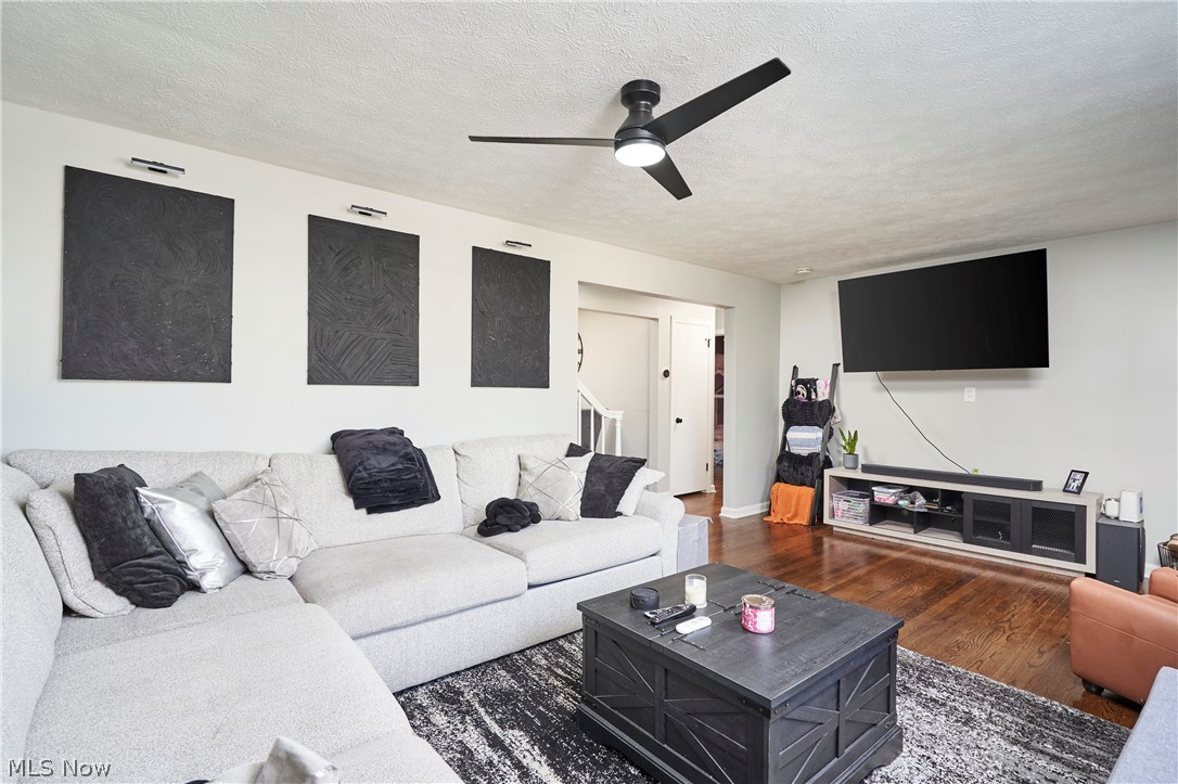1884 Malasia Road Akron, OH 44305 - Photo 4 of 24
