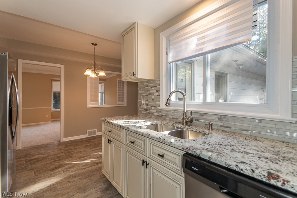 1090 Brandon Road Cleveland, OH 44112 - Photo 10 of 34