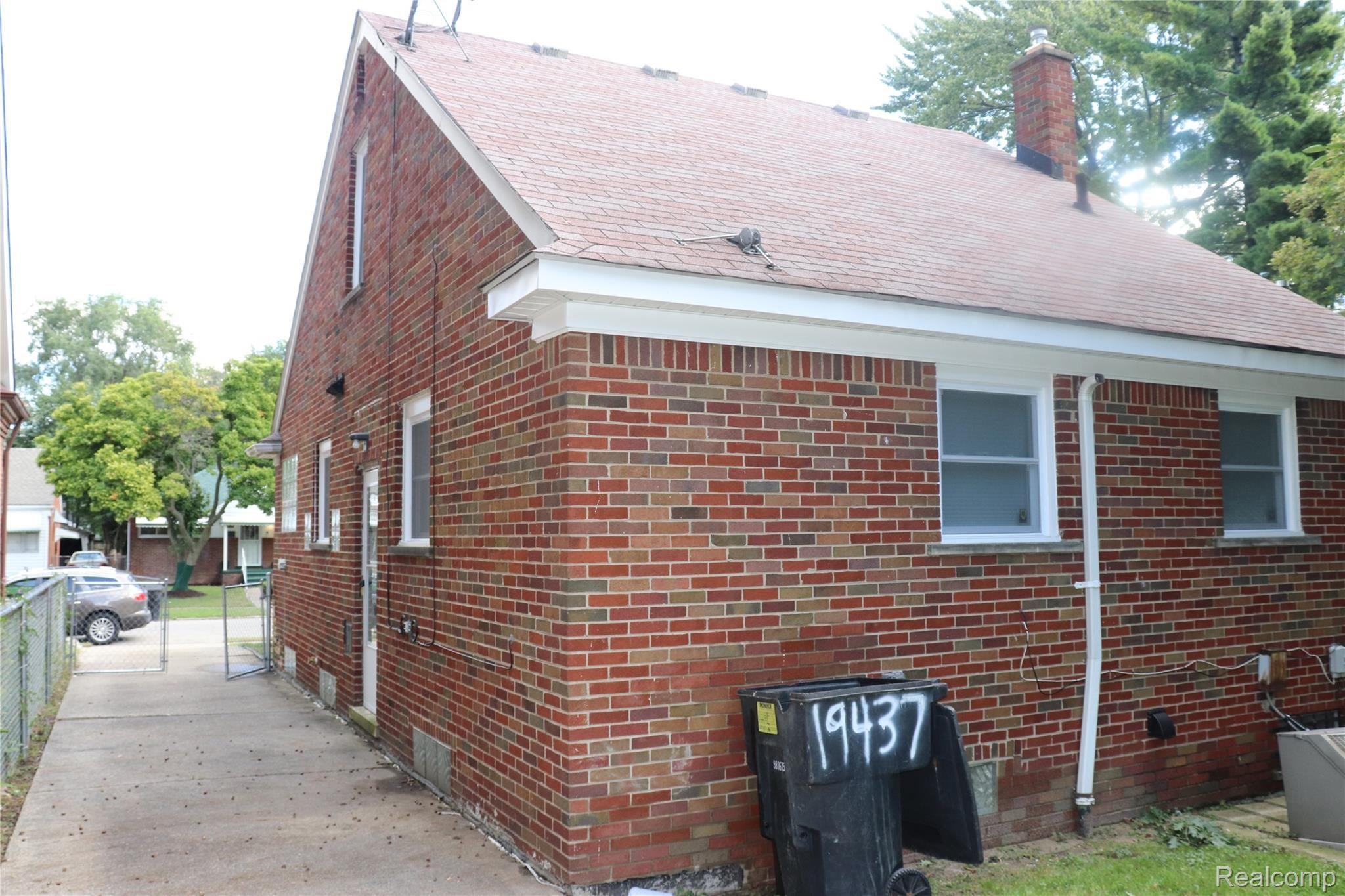 19437 Keystone Street Detroit, MI 48234 - Photo 2 of 17 Side View