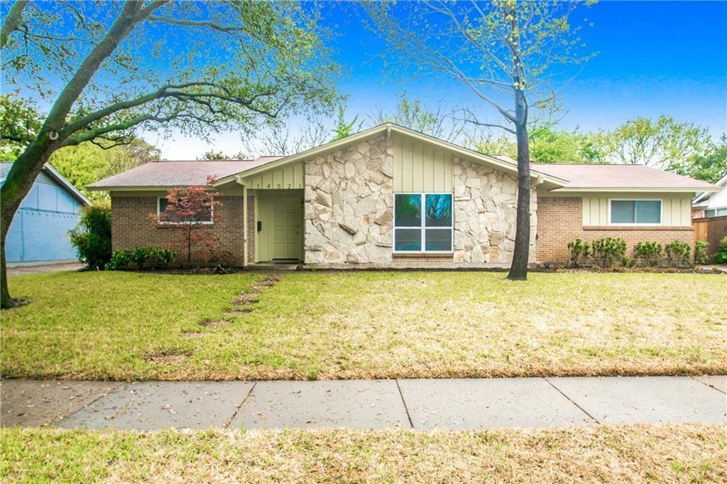 a front view of house with yard