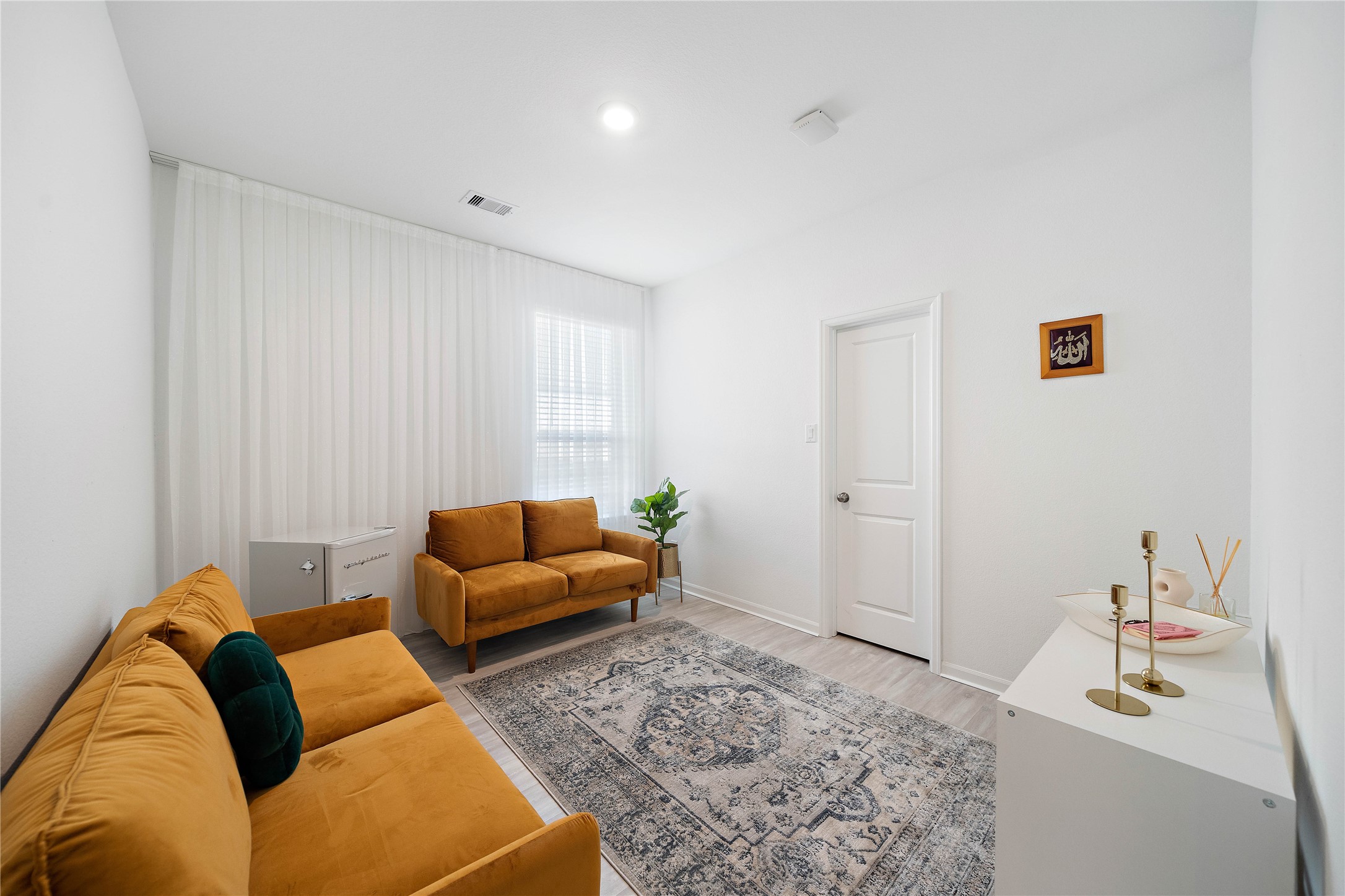 2239 Ginger Trail Lane Rosenberg, TX 77469 - Photo 9 of 35 a living room with furniture and a couch