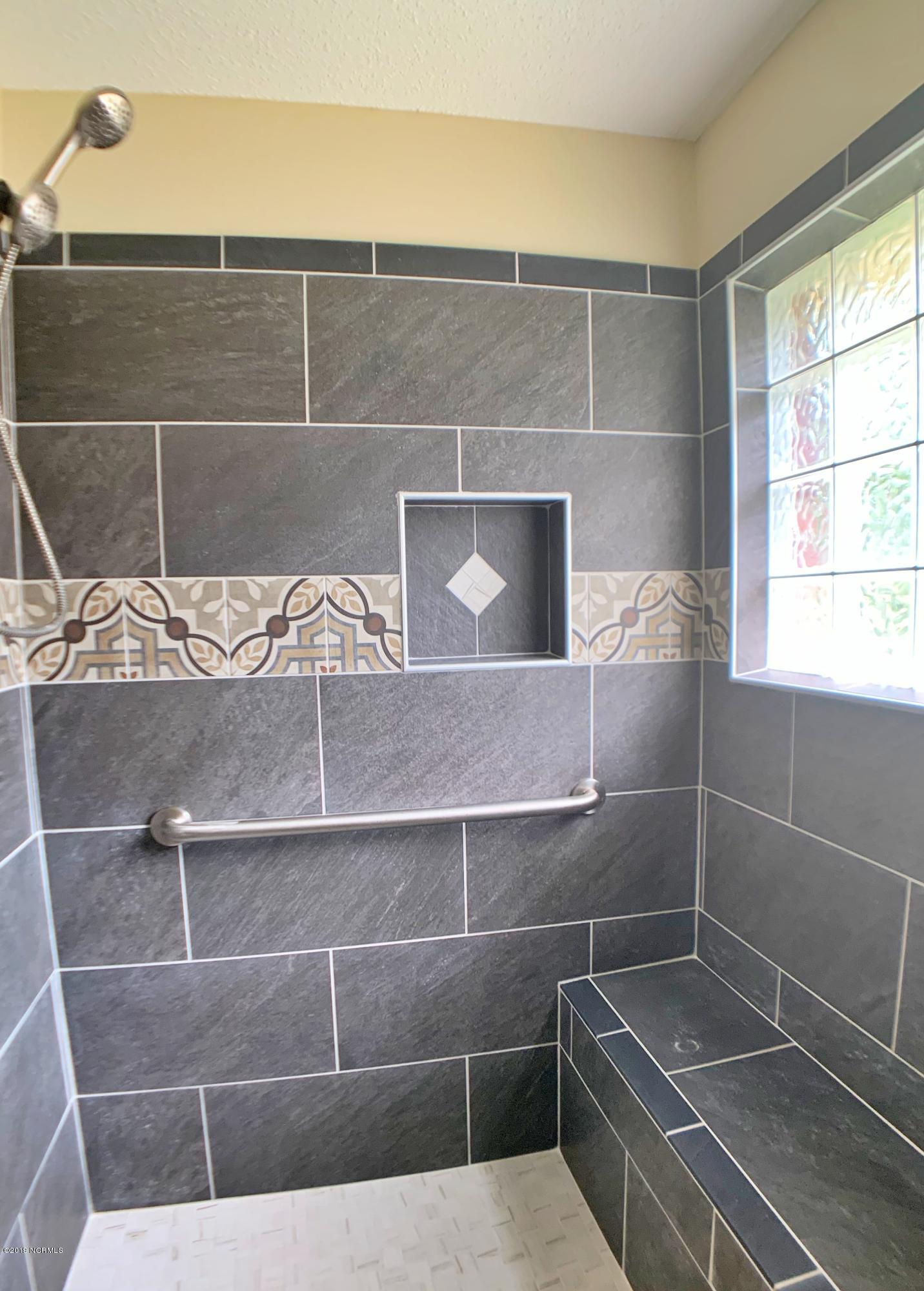 150 Hawks Pond Road New Bern, NC 28562 - Photo 23 of 46 WONDERFUL WALK IN SHOWER