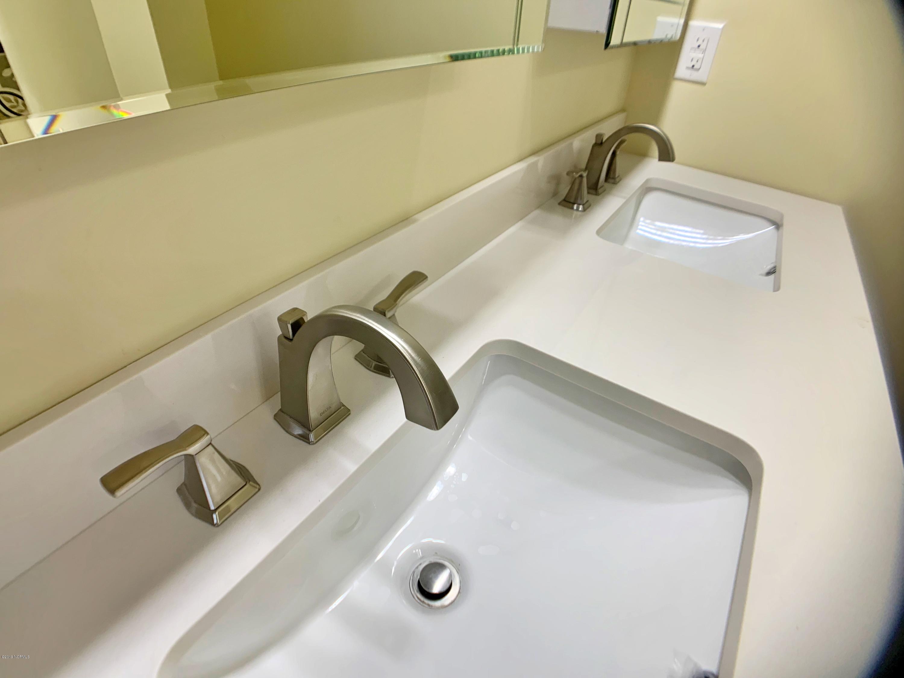 150 Hawks Pond Road New Bern, NC 28562 - Photo 26 of 46 PRETTY MASTER VANITY
