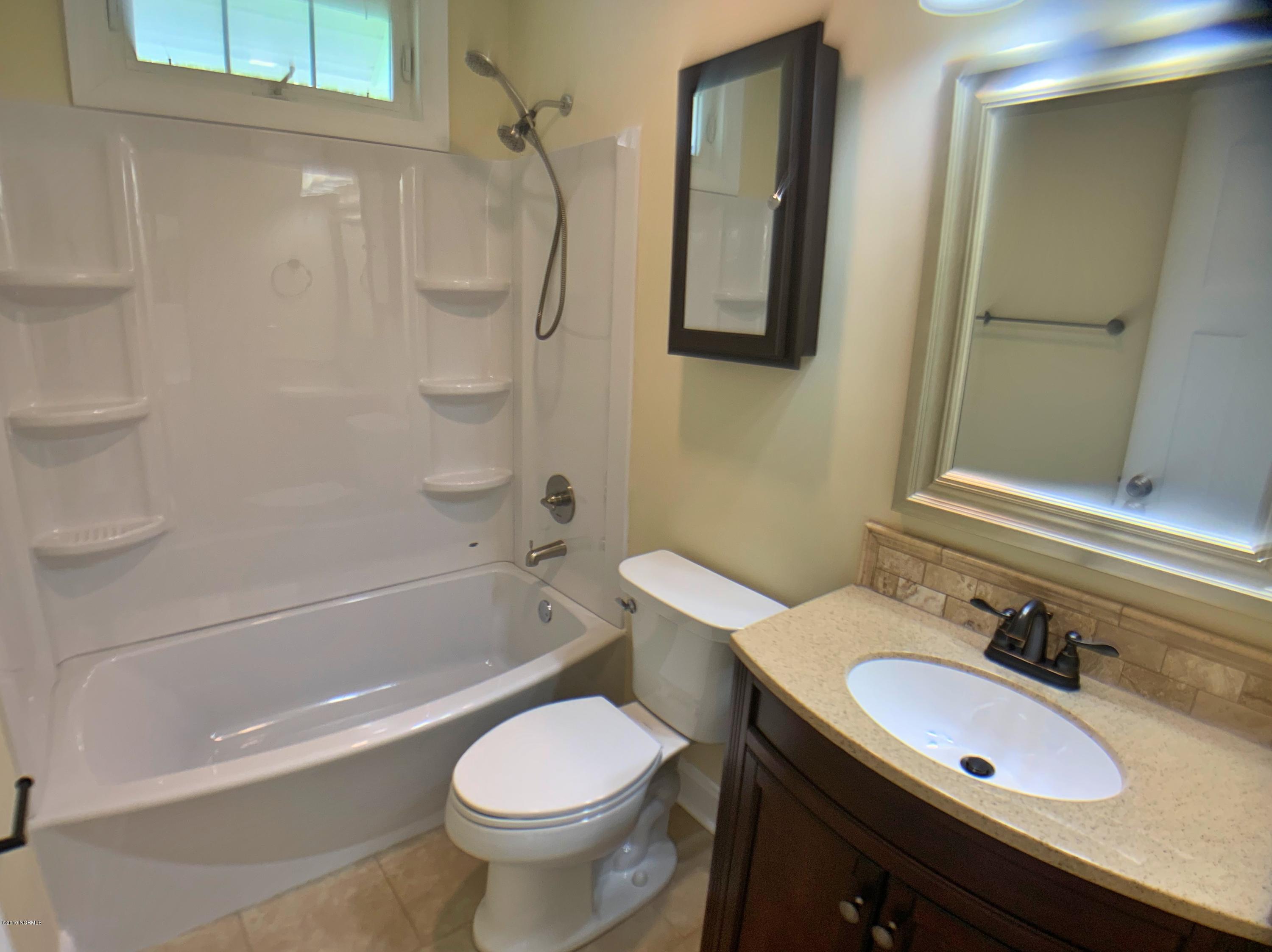 150 Hawks Pond Road New Bern, NC 28562 - Photo 32 of 46 GUEST BATH