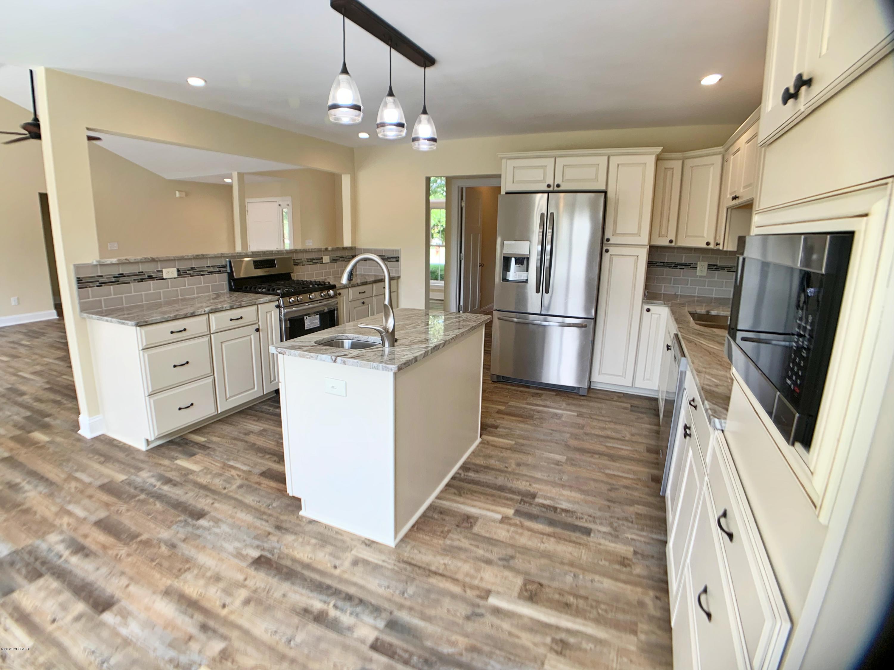150 Hawks Pond Road New Bern, NC 28562 - Photo 6 of 46 KITCHEN