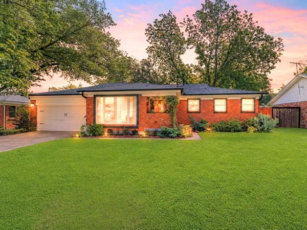 $348,000 | 1217 Park Center Street, Benbrook, TX 76126
