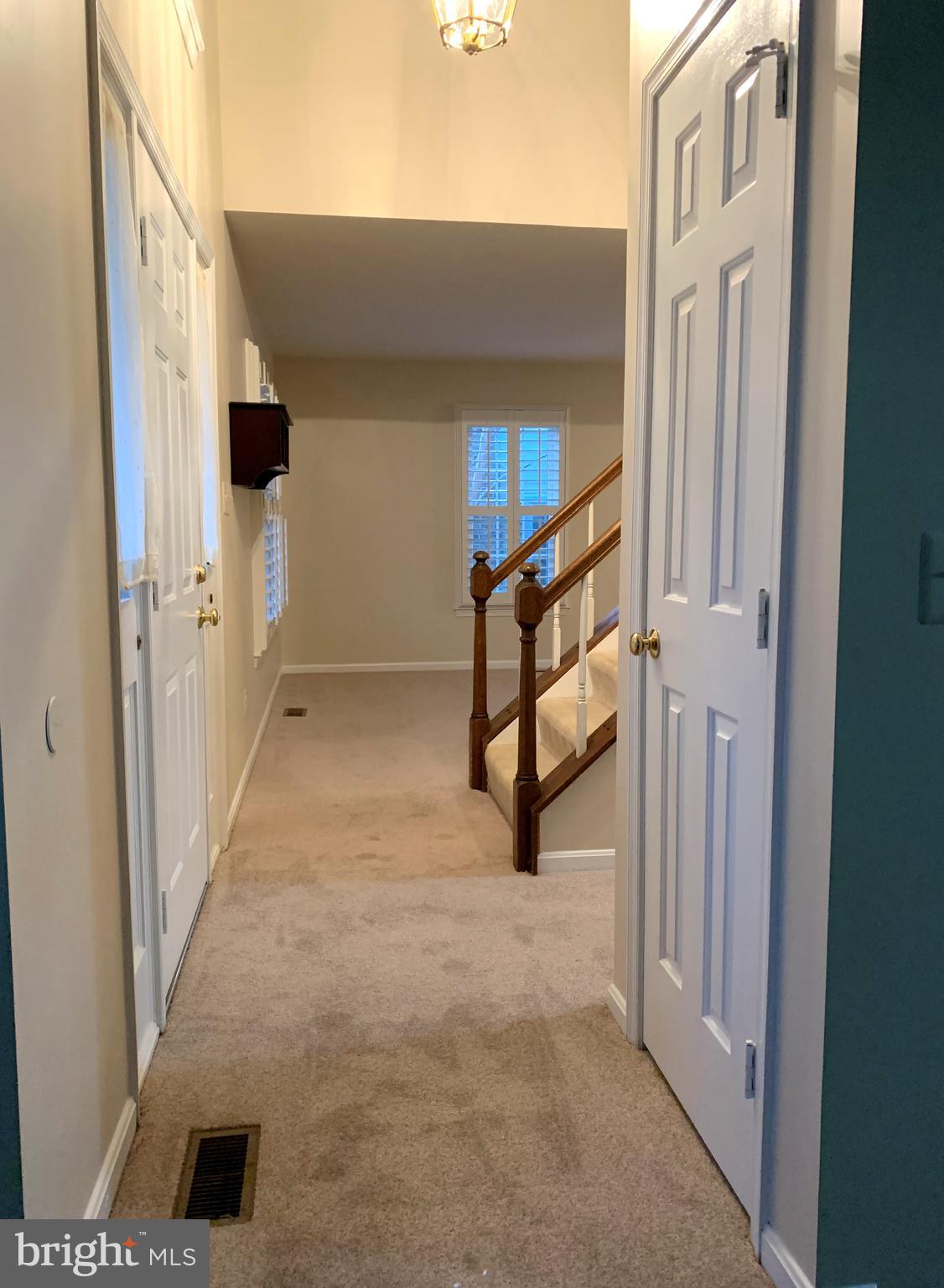 5606 Light Infantry Drive Burke, VA 22015 - Photo 7 of 66 Living Room