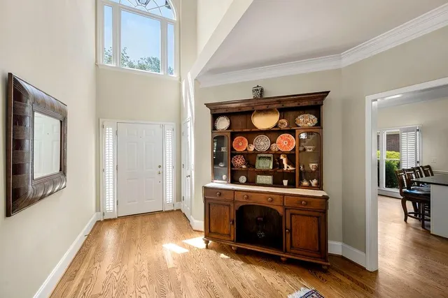 a view of a livingroom with washer and dryer