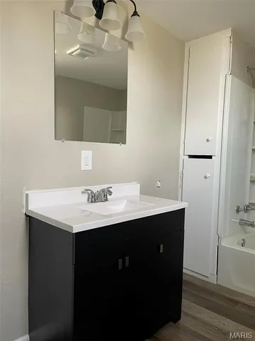 $1,200 | 319 North Hesperia Street, Unit B, Collinsville, IL 62234