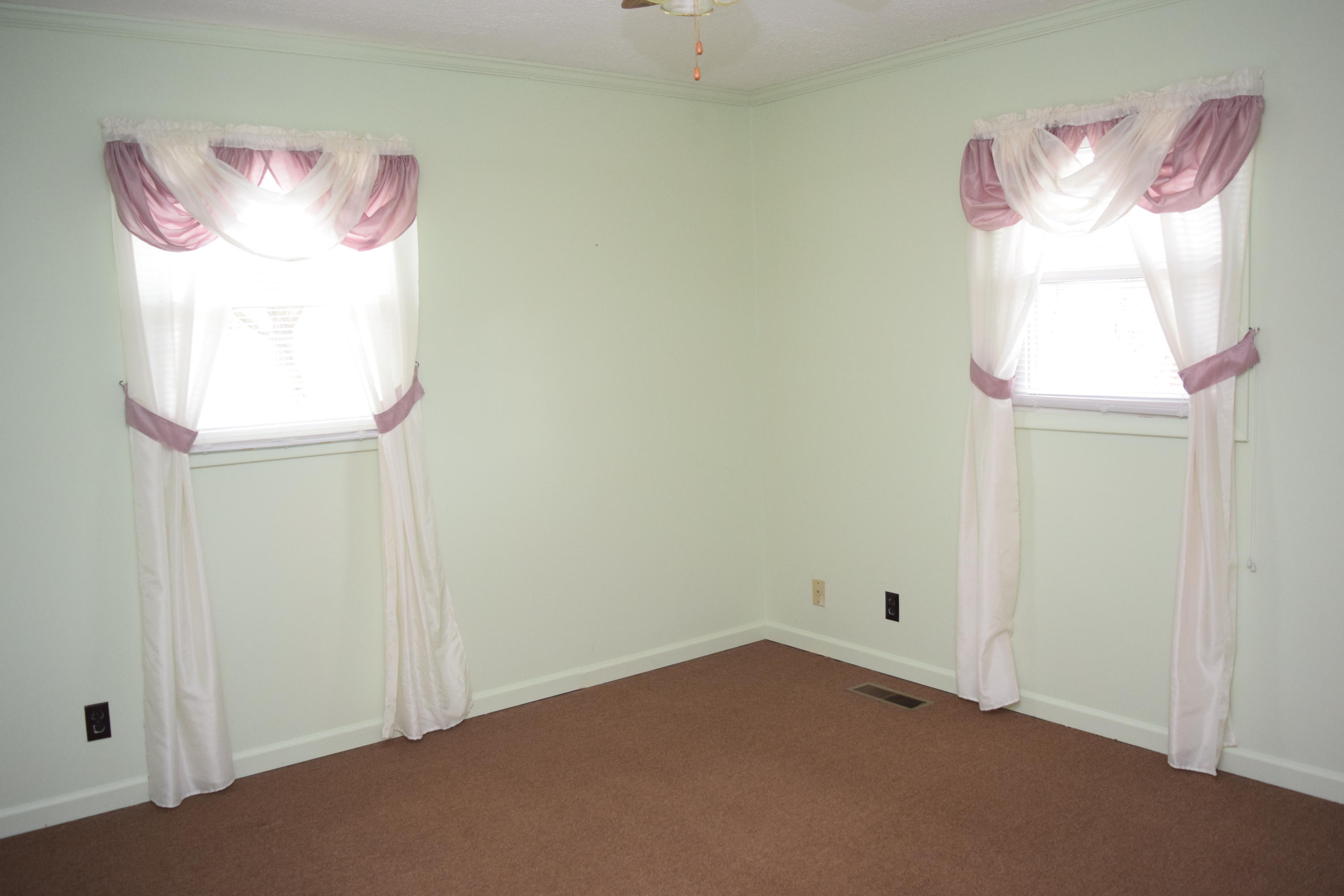 234 Ranger Drive Elizabethton, TN 37643 - Photo 10 of 17 DSC_0132