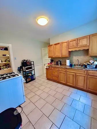 $4,350 | 805 Washington Street, Unit 2, Brookline, MA 02446