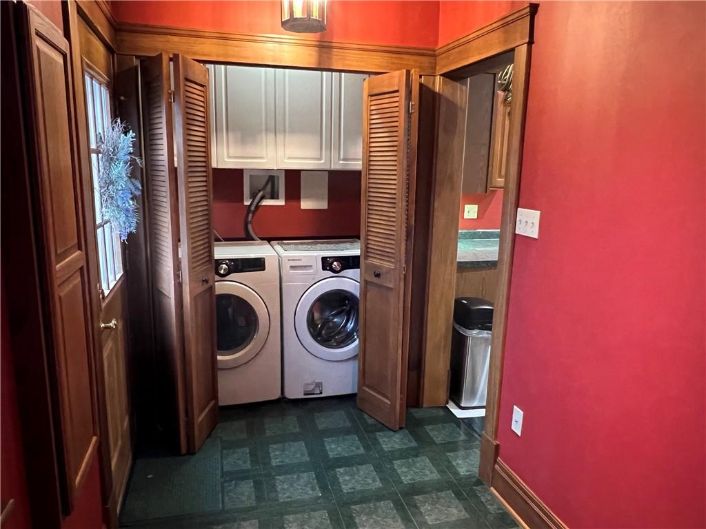 481 Heller Street Rochester, PA 15074 - Photo 7 of 24 a utility room with dryer and washer