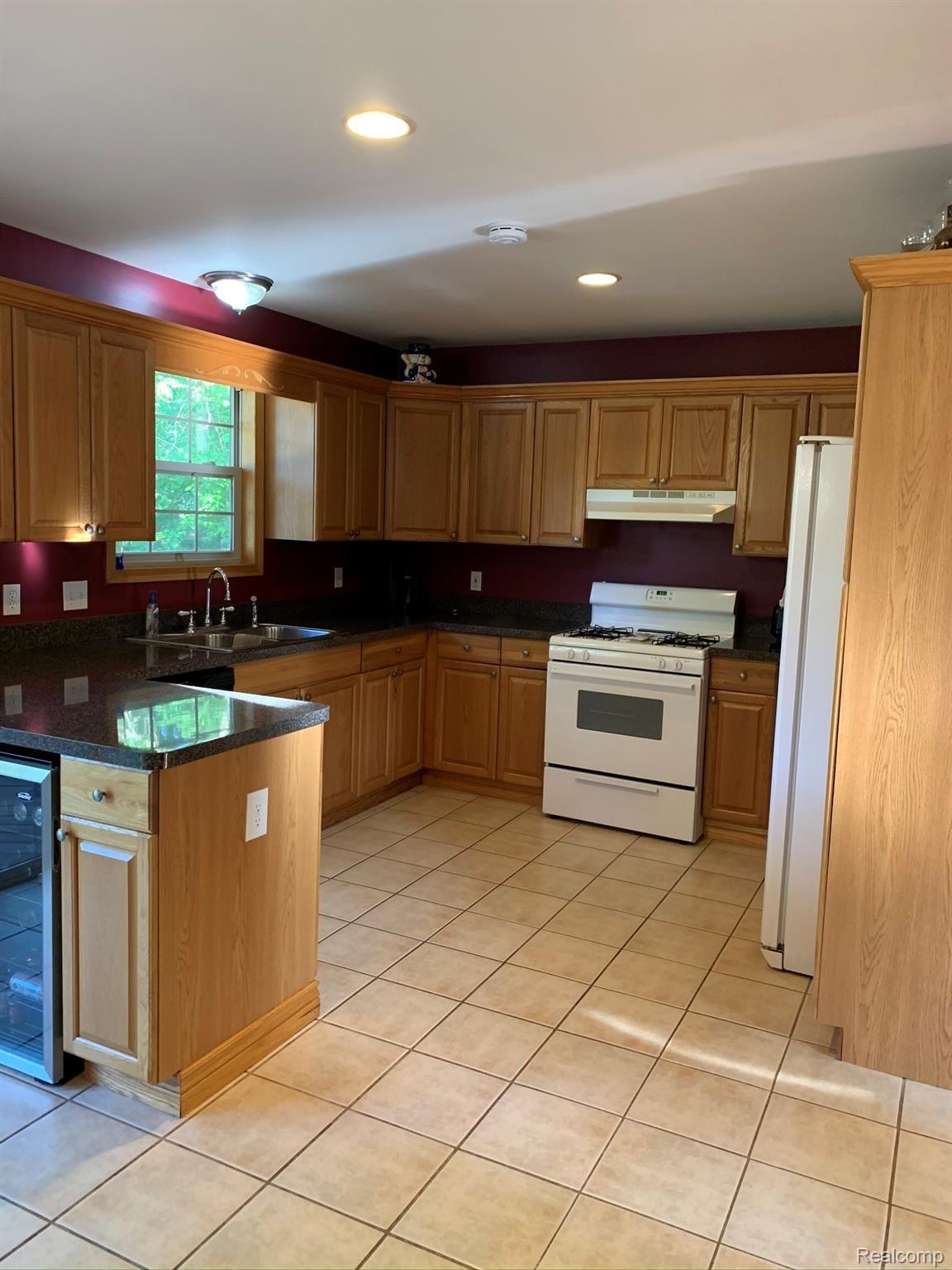 25929 Rust Road New Boston, MI 48164 - Photo 9 of 44 IMG_1959.JPEG