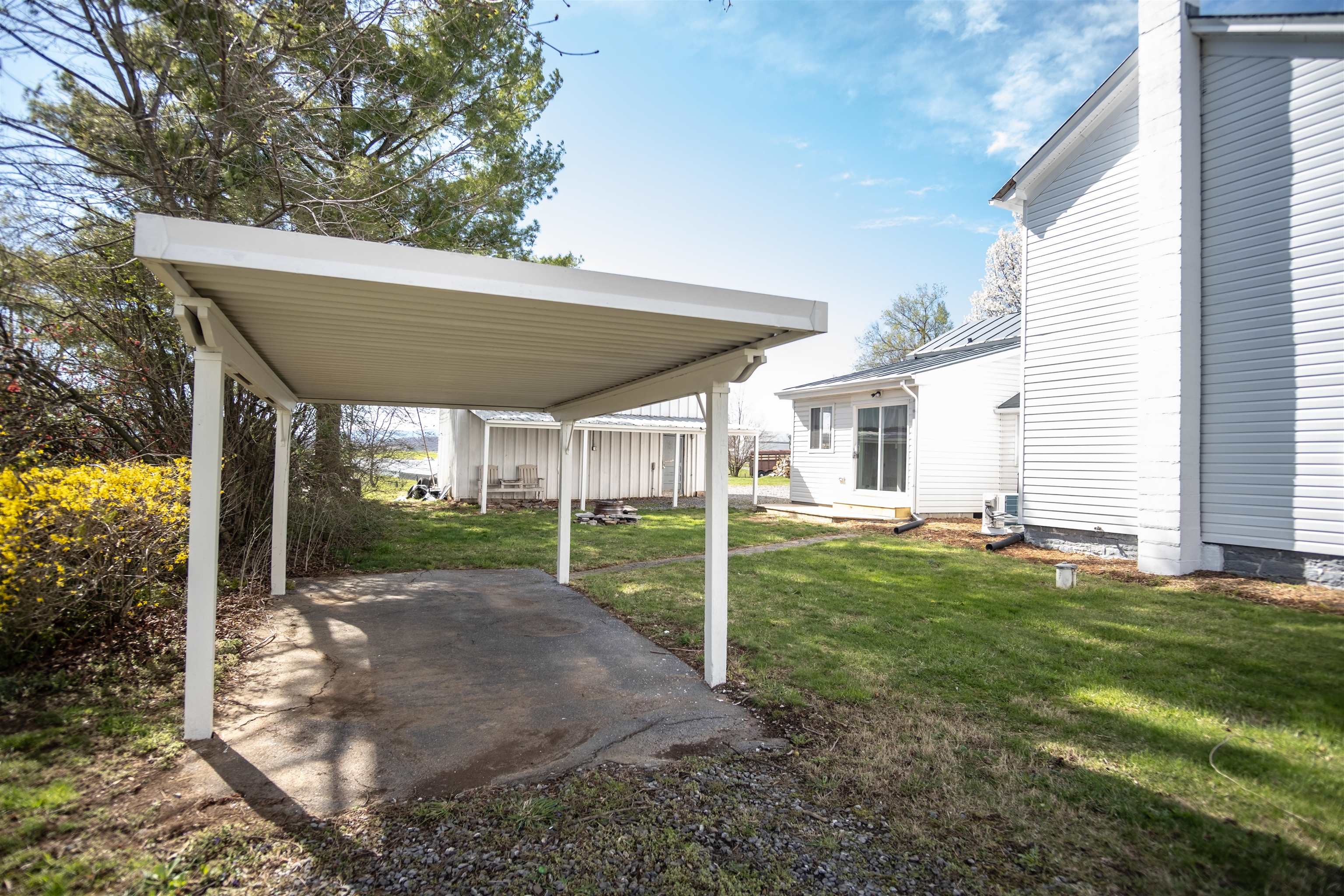 4166 Spring Hill Road Staunton, VA 24401 - Photo 6 of 51 Gallery Image 6