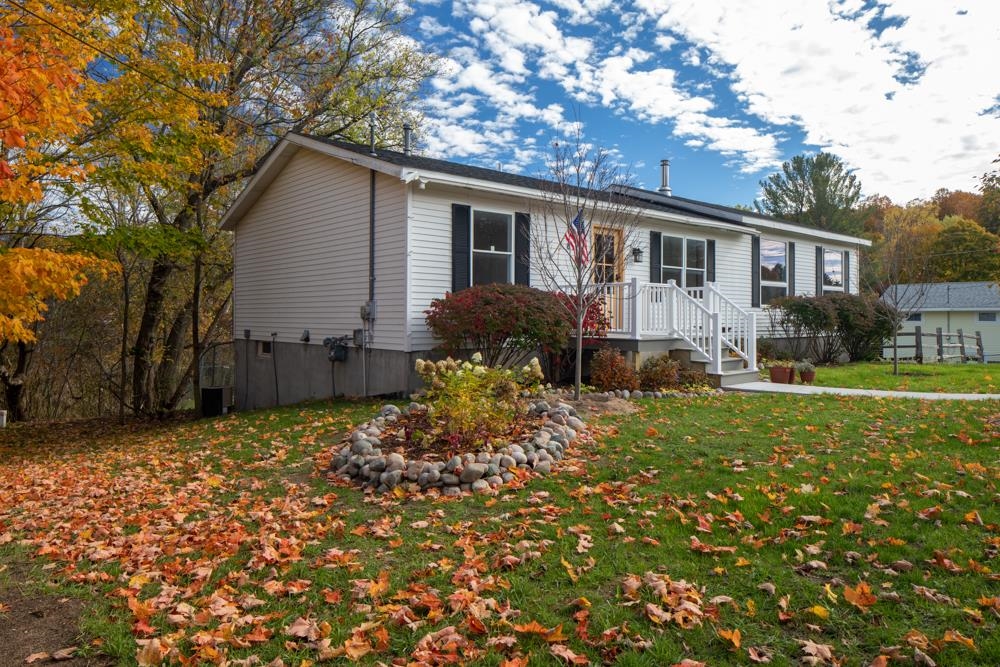 8335 South Maple City Road Maple City, MI 49664 - Photo 10 of 31