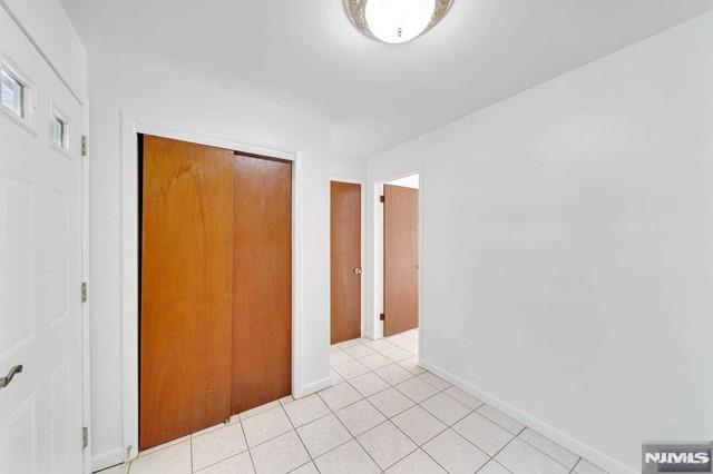 516 Knickerbocker Road Cresskill, NJ 07626 - Photo 3 of 5