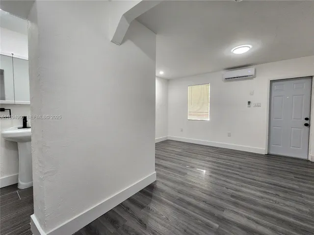 $1,200 | 5934 Buchanan Street, Unit 1 & 4, Hollywood, FL 33021