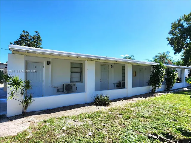 $1,200 | 5934 Buchanan Street, Unit 1 & 4, Hollywood, FL 33021